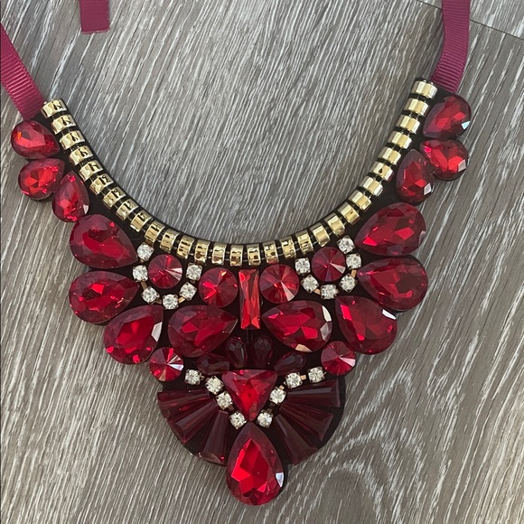 Versona Jewelry - Elegant Red Statement Necklace